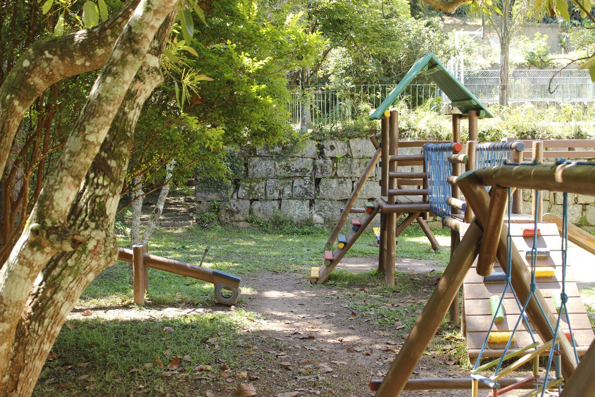 O parquinho — Colégio Altiora, Corrêas
